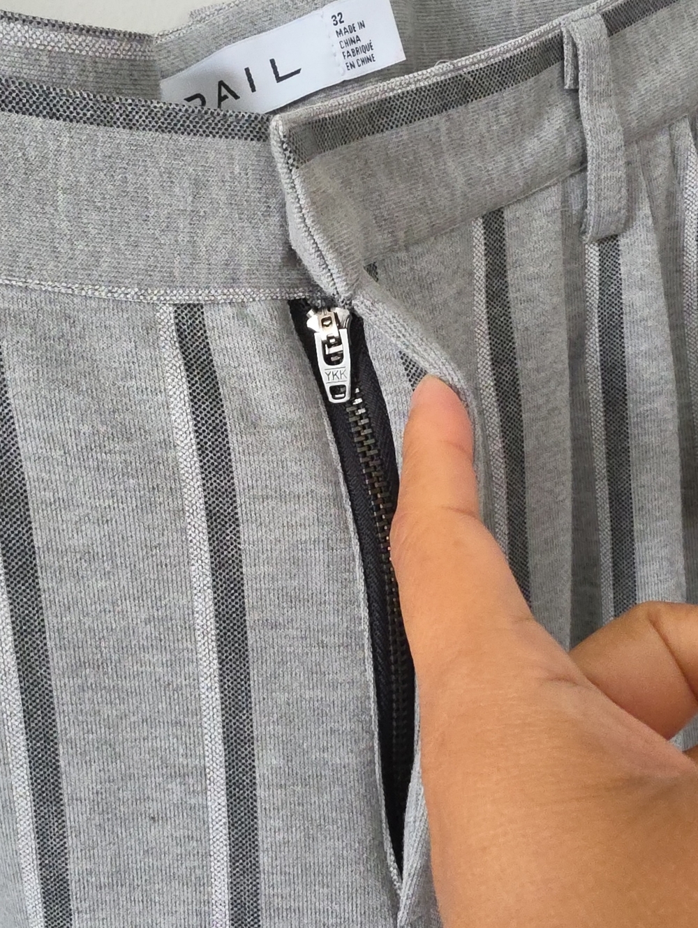 The Rail Grey Pinstripe Pleated Cropped Ponte Trousers Women Sz 32 - Picture 3 of 10